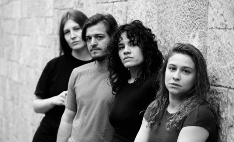 «Ήταν η κακιά η (χ)ώρα»: Μια παράσταση για τα Τέμπη βασισμένη σε μαρτυρίες επιζώντων στο Θέατρο 104