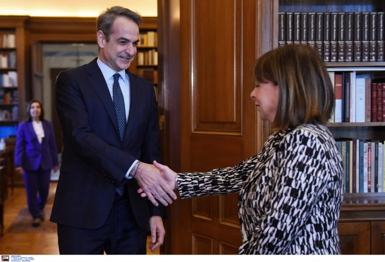 Μητσοτάκης – Σακελλαροπούλου: Τέμπη, Συρία και αναθεώρηση του Συντάγματος στην τελευταία συνάντηση