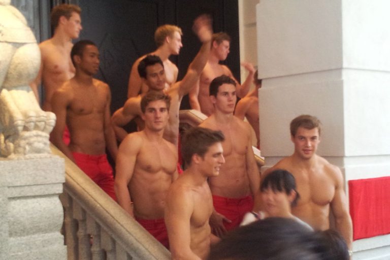 BBC: «Τουλάχιστον 100 άνδρες τα θύματα βιασμού και σεξουαλικής κακοποίησης στην Abercrombie & Fitch»