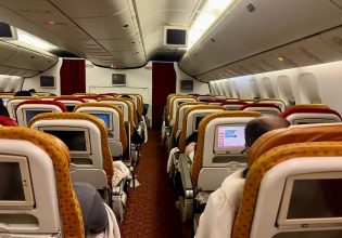 Ταλαιπωρία για 300 επιβάτες της πτήσης Σικάγο προς Δέλχι – Χάλασαν οι τουαλέτες και το αεροσκάφος γύρισε πίσω