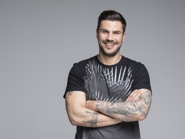 Άκης Πετρετζίκης: Η έκπληξη των συνεργατών του για τα 41α γενέθλια του