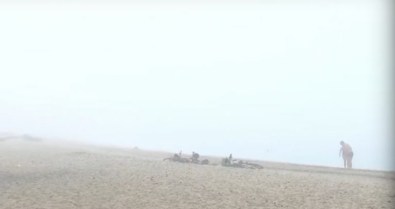 Τοπίο στην ομίχλη η Αττική – Πυκνό νέφος κάλυψε την παραλία Αλίμου