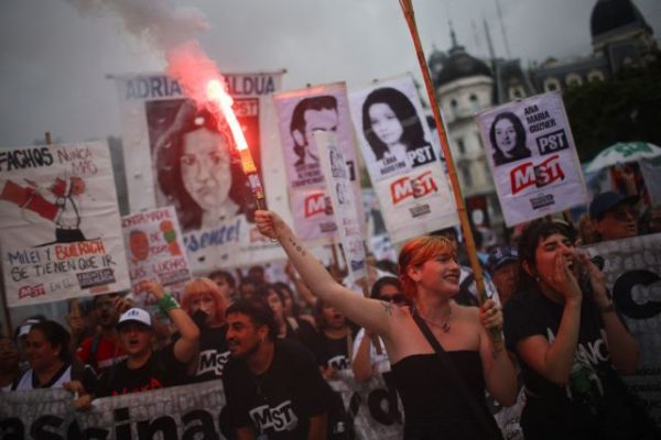 Αργεντινή: Ο Μιλέι αποχαρακτηρίζει απόρρητα έγγραφα για τη χούντα – Ο κόσμος φωνάζει «ποτέ ξανά»