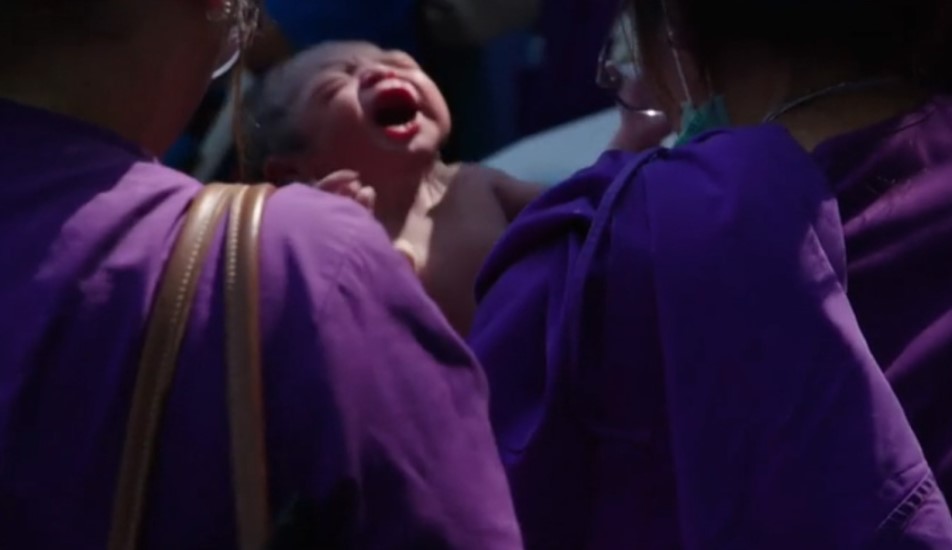 Μπανγκόκ: Μωρό γεννήθηκε σε δρόμο μετά την εκκένωση νοσοκομείου λόγω του ισχυρού σεισμού