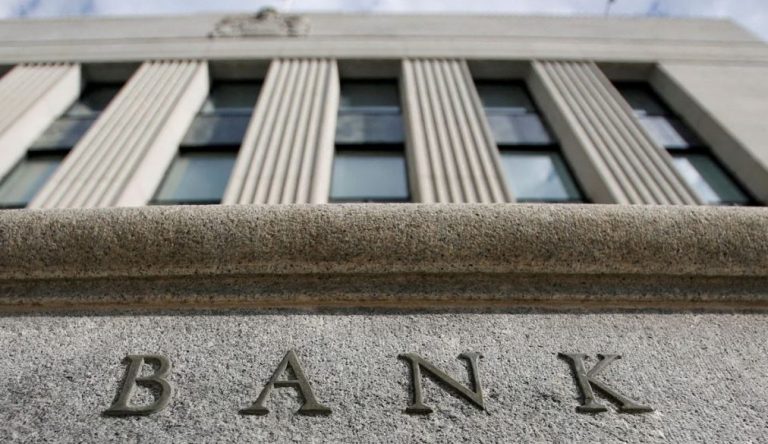 Τράπεζες: Τα οφέλη από την επενδυτική βαθμίδα που έδωσε η Moody’s στην Ελλάδα