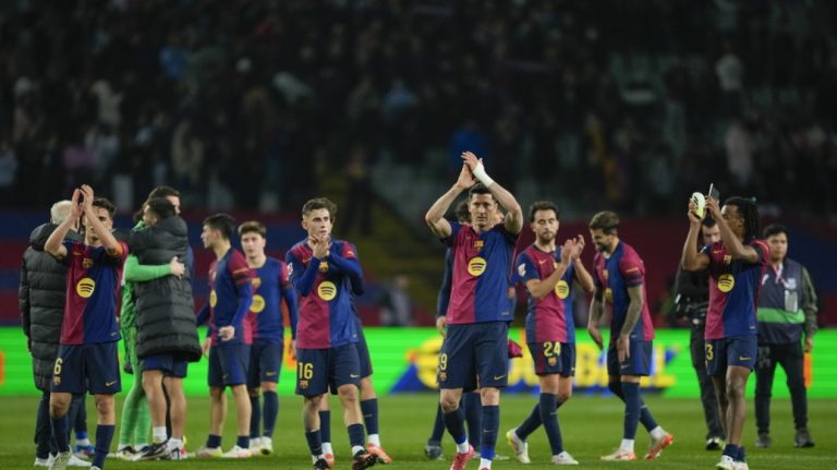 Απίστευτο σκηνικό στο Μπαρτσελόνα – Οσασούνα: Ο διαιτητής φάνηκε να πανηγυρίζει το χαμένο πέναλτι του Όλμο (vid)