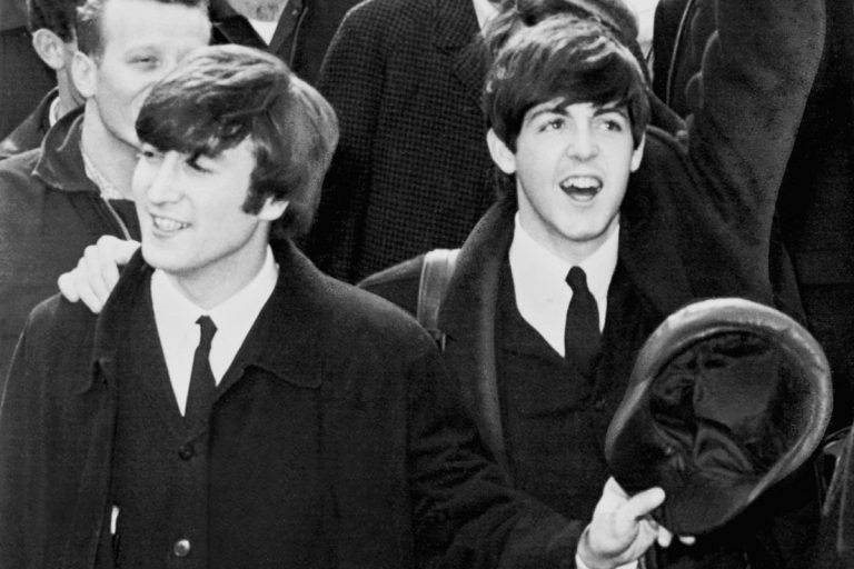 Ο Τζον, ο Πολ και ο πλατωνικός έρωτας που άλλαξε τον κόσμο διαλύοντας τους Beatles