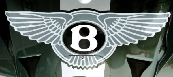 Η Bentley προειδοποιεί τους πελάτες της ότι ίσως επωμιστούν το μεγαλύτερο κόστος των δασμών Τραμπ