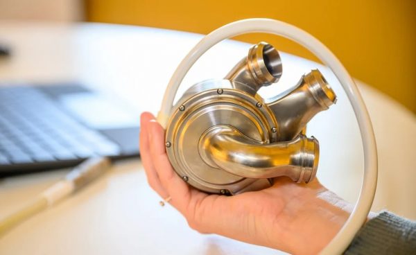 Πρώτος ασθενής που βγαίνει από το νοσοκομείο με καρδιά από τιτάνιο