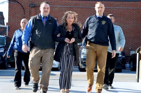 ΗΠΑ: Δραπέτευσε βάζοντας φωτιά στο δωμάτιο όπου τον κρατούσε 20 χρόνια η μητριά του