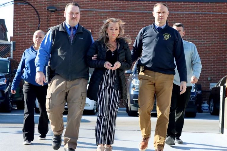 ΗΠΑ: Δραπέτευσε βάζοντας φωτιά στο δωμάτιο όπου τον κρατούσε 20 χρόνια η μητριά του