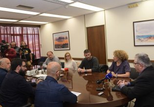 Συνάντηση Κουτσούμπα με ΔΟΕ: Το ΚΚΕ στηρίζει τις διεκδικήσεις των εκπαιδευτικών