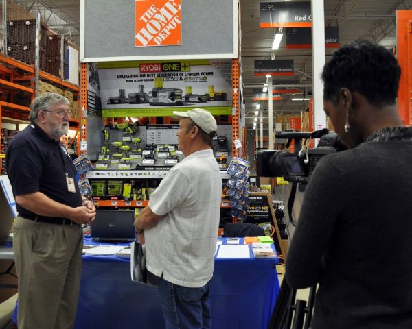 Γιατί τρομάζουν τους καταναλωτές οι δασμοί Τραμπ