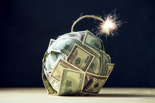 ΟΟΣΑ:  Ξεπερνά τα 100 τρισ. δολάρια το παγκόσμιο δημόσιο χρέος –  Καμπανάκι για το κόστος δανεισμού