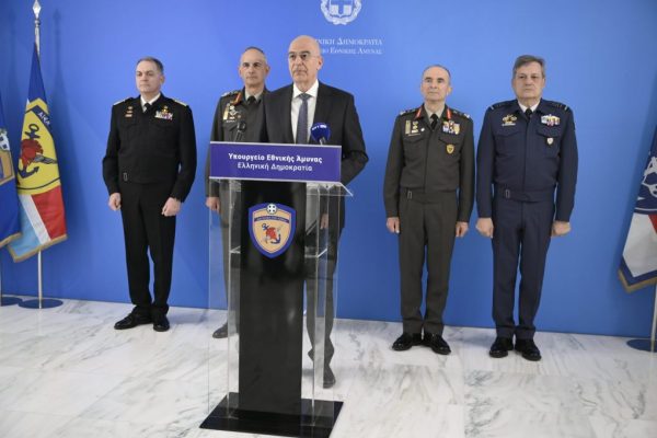 Ο Δένδιας, οι αποφάσεις που δέχτηκαν κριτική και οδήγησαν στο νέο μισθολόγιο