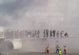 ΗΠΑ: Boeing της American Airlines παίρνει φωτιά μετά την προσγείωσή του – Εσπευσμένη απομάκρυνση επιβατών