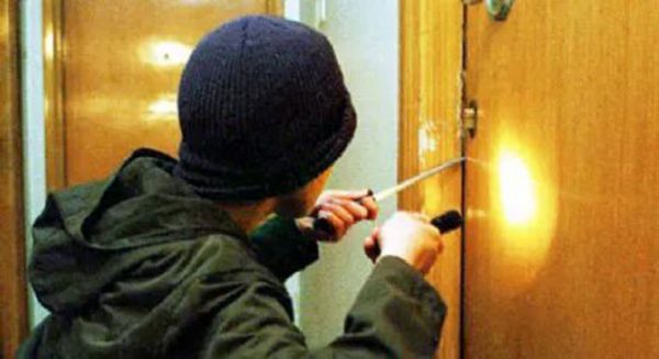 Συνελήφθησαν δύο μέλη συμμορίας που έκλεβε σπίτια σε διάφορες περιοχές της Αττικής