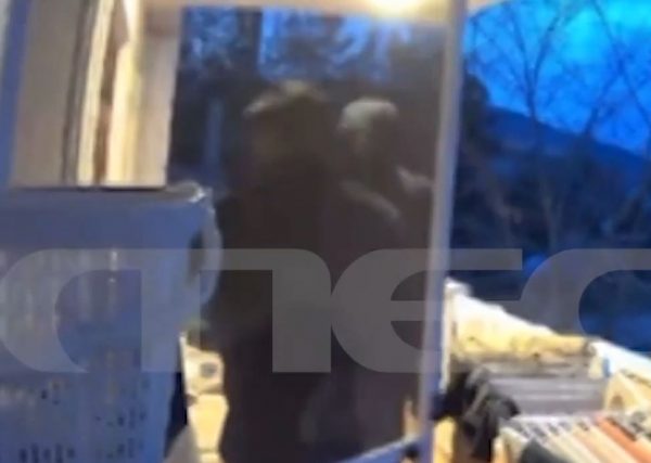 Γλυκά Νερά: Βίντεο ντοκουμέντο από συμμορίες σκληρών κακοποιών που εισβάλλουν σε σπίτια