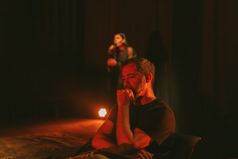 «Απόπειρες για τη ζωή της» του Μάρτιν Κριμπ, για 4 παραστάσεις στο θέατρο Θησείον