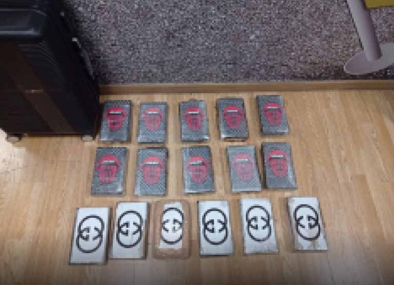 Συνελήφθησαν δύο άνδρες στο «Ελ. Βενιζέλος» με 17 κιλά κοκαΐνη – Αναζητείται συνεργός τους