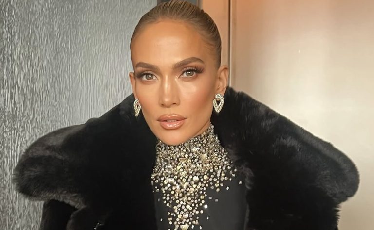 Η Τζένιφερ Λόπεζ και το 17χρονο non binary παιδί της σε σπάνια δημόσια εμφάνιση στο Μπρόντγουεϊ