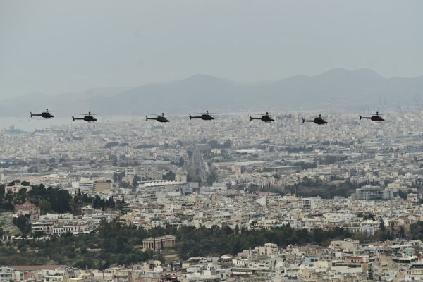 Bloomberg: «Η Ελλάδα προσφέρει ζωτικά μαθήματα άμυνας για την Ευρώπη»