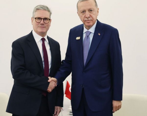 Ουκρανία: Τηλεφωνική επικοινωνία Ερντογάν – Στάρμερ