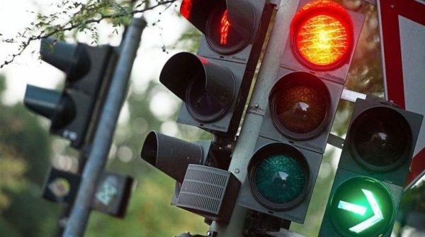 «Έξυπνο» φανάρι καταγράφει όσους περνούν με κόκκινο