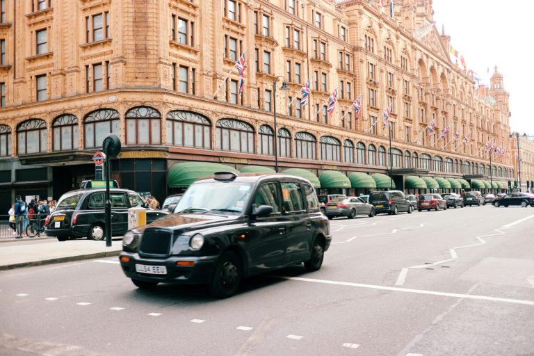 Harrods: Aποζημιώσεις έως 350.000 ευρώ για τα θύματα του Αλ Φαγιέντ υπό μία προϋπόθεση