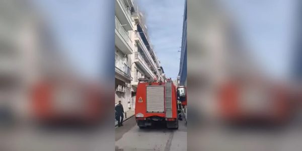 Φωτιά σε διαμέρισμα στην Πολίχνη [video]