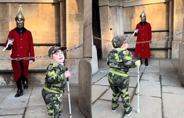 Λονδίνο: Φρουρός του βασιλιά σπάει το πρωτόκολλο για τυφλό αγοράκι και συγκινεί