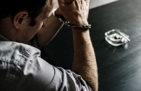 Γαλλία: Σε φυλάκιση καταδικάστηκε άνδρας που οδήγησε την πρώην σύντροφό του στην αυτοκτονία