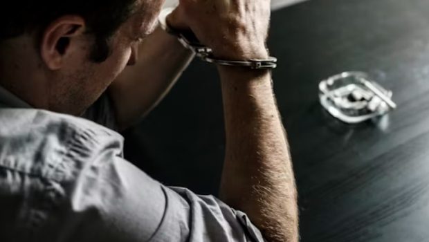 Γαλλία: Σε φυλάκιση καταδικάστηκε άνδρας που οδήγησε την πρώην σύντροφό του στην αυτοκτονία