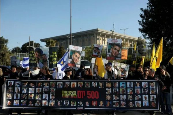 Γάζα: «Νεκρός όμηρος από τους ισραηλινούς βομβαρδισμούς» – Αντικυβερνητικές διαδηλώσεις στο Ισραήλ