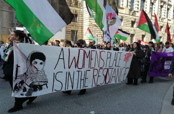 Παγκόσμια Ημέρα της Γυναίκας: Η αστυνομία του Βερολίνου επιτέθηκε βάναυσα σε γυναίκες