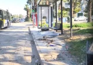 Γλυφάδα: Σφοδρή σύγκρουση δύο αυτοκινήτων – Η μηχανή του ενός Ι.Χ. εκτοξεύτηκε στον αέρα