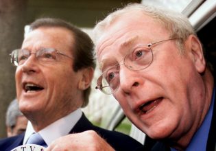 Μάικλ Κέιν: Ηρέμησε, Τραμπ. Μια κατάπαυση του πυρός έχεις να υπογράψεις