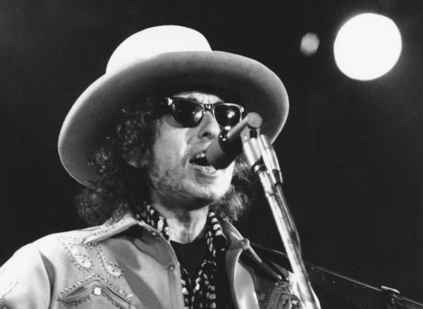 Πιτζάμες, ρούχα, οδοντόβουρτσα και λίγο χόρτο: Οι πιο ντροπιαστικές συλλήψεις διασήμων