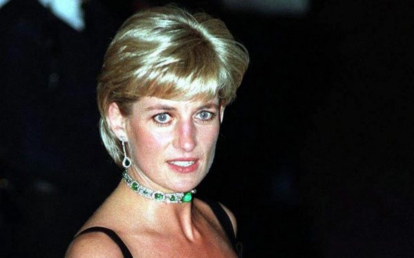 Η Νταϊάνα και οι ενδυματολογικοί κώδικες πίσω από τις εμβληματικές εμφανίσεις της