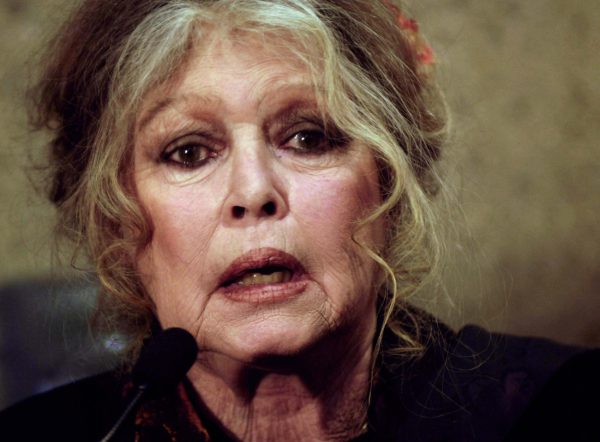 Ο Αλέν Ντελόν, ο θάνατος και η μοναξιά: Μια κατάθεση ψυχής της θρυλικής Μπριζίτ Μπαρντό