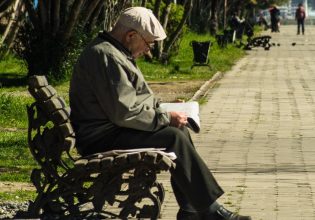 Συντάξεις χηρείας: Τα 2+1 σενάρια περικοπών που βρίσκονται στο τραπέζι