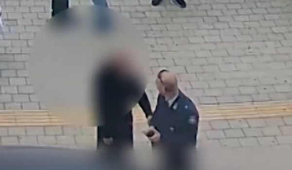 Λαμία: Το «πλούσιο βιογραφικό» του Αρχιμανδρίτη που επιτέθηκε σε αστυνομικούς – Τι λέει ο Απόστολος Γκλέτσος