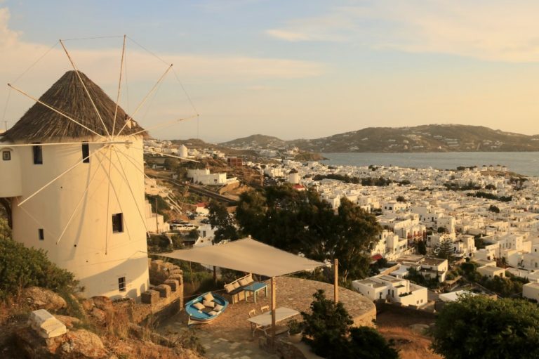 Μύκονος: Παρακολουθούσαν τα κλιμάκια ελέγχων αυθαίρετων κατασκευών – Δύο συλλήψεις