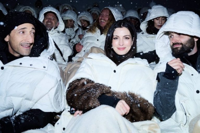 Η Moncler «κατέκτησε» το Κουρσεβέλ – Όλα όσα ξέρουμε για το πιο χιονισμένο fashion show της χρονιάς