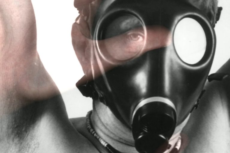 «Ο μεγαλύτερος φόβος του ήταν ότι θα τον κλείσουν σε ίδρυμα»: Η ζωή του γκουρού του BDSM Φακίρ Μουσαφάρ