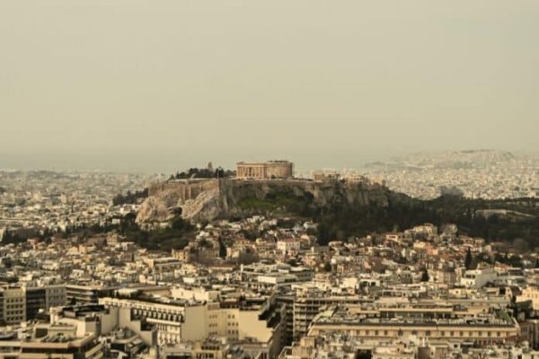 Καιρός: Φεύγει η σκόνη, έρχονται βροχές – Στους 26 βαθμούς έφτασε σήμερα ο υδράργυρος