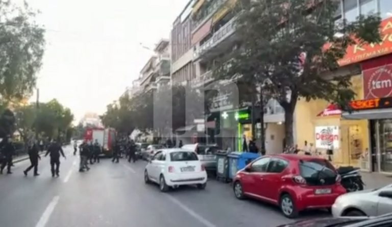 Καλλιθέα: Λήξη συναγερμού – Συνελήφθη ο άνδρας που απειλούσε με τσεκούρι