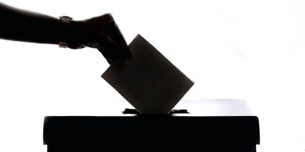 Γιατί οι ψηφοφόροι του σήμερα αγνοούν τις κυρίαρχες πολιτικές του χθες