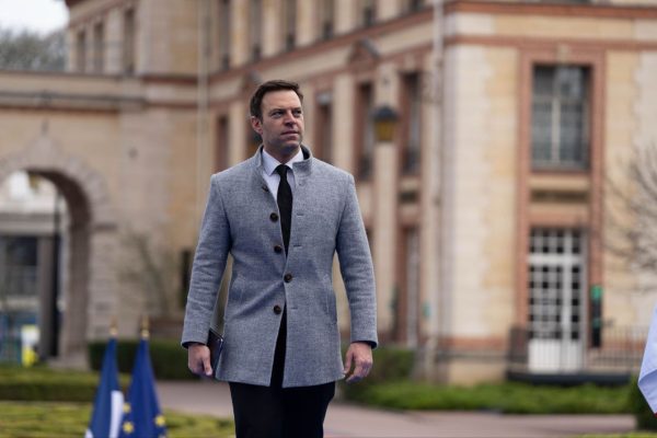 Στην… «αγκαλιά» των Ευρωπαίων Δημοκρατών ο Στέφανος Κασσελάκης – Τι είπε για Τέμπη και εξοπλιστικά