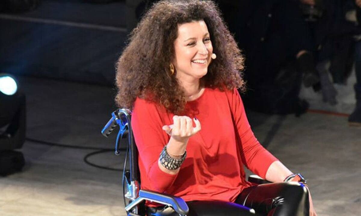 Κατερίνα Βρανά: «Τα άτομα με αναπηρία είμαστε “αόρατοι” λόγω έλλειψης υποδομών»